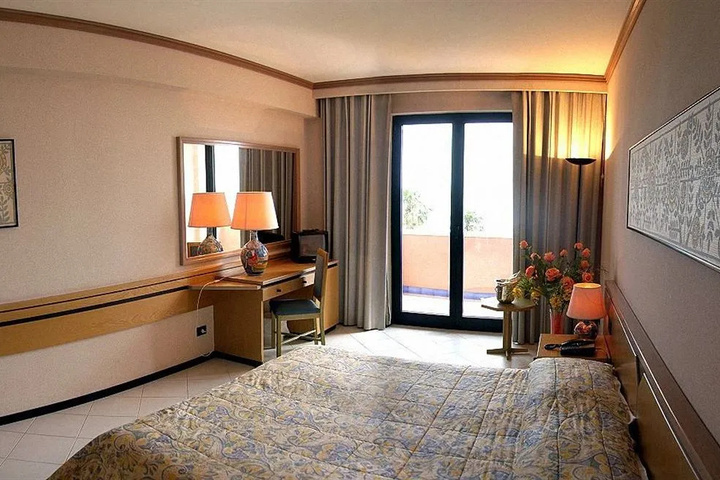 Room 3 of 25