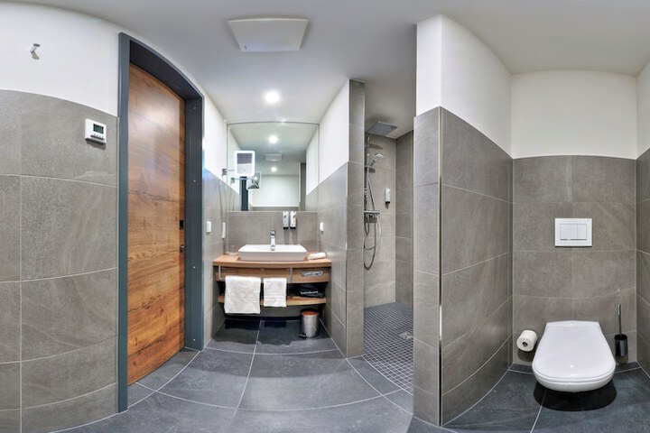 Room 12 of 48