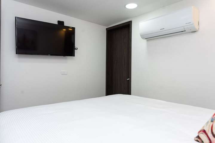 Room 9 of 35