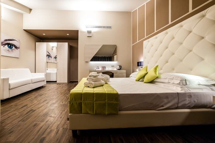 Room 40 of 94