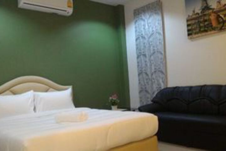 Room 8 of 16