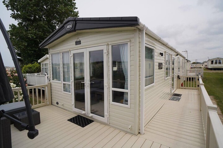 Luxury Caravan-sleeps 6- Pets Ok-site Pool in King's Lynn