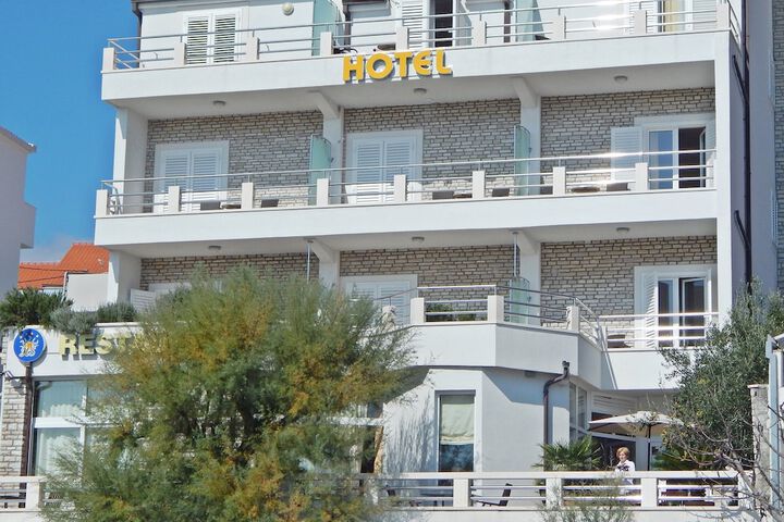 Hotel 66 of 72