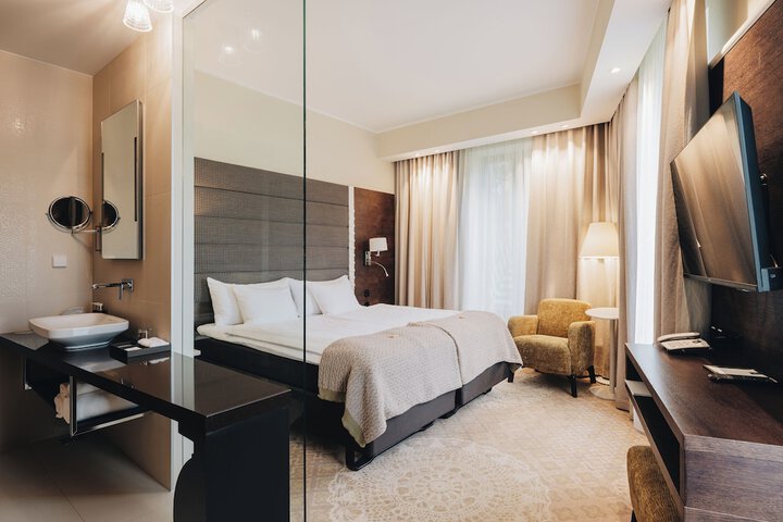 Room 21 of 80