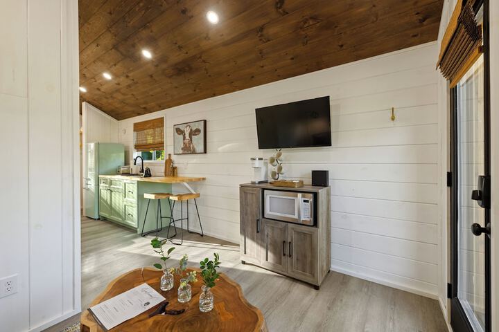 Room 4 of 18