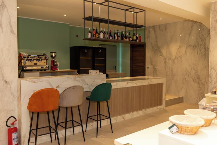 Lounge 20 of 21