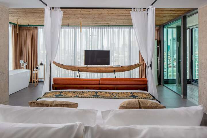 Room 7 of 51