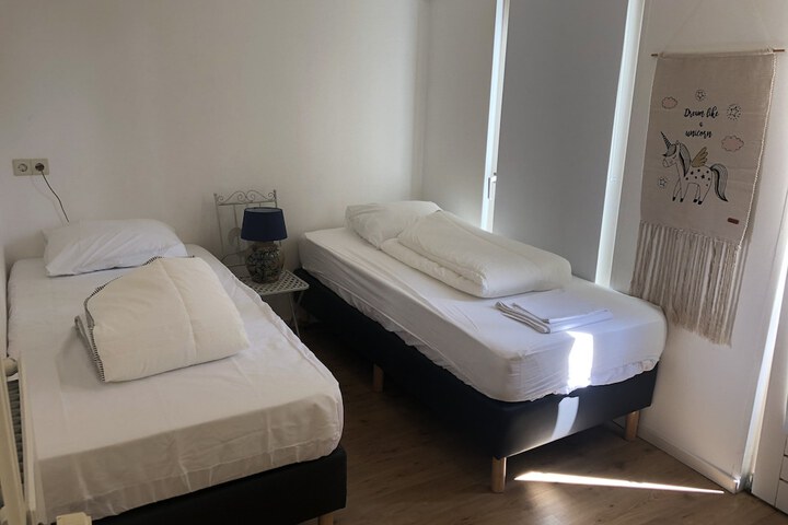 Room 4 of 38