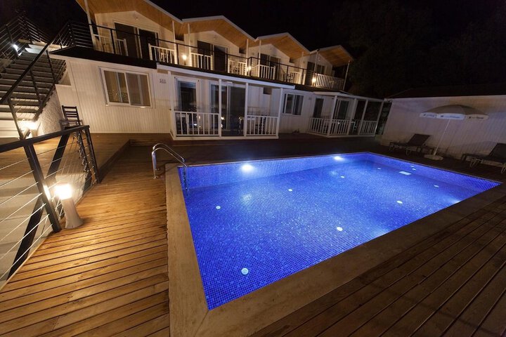 Pool 44 of 60