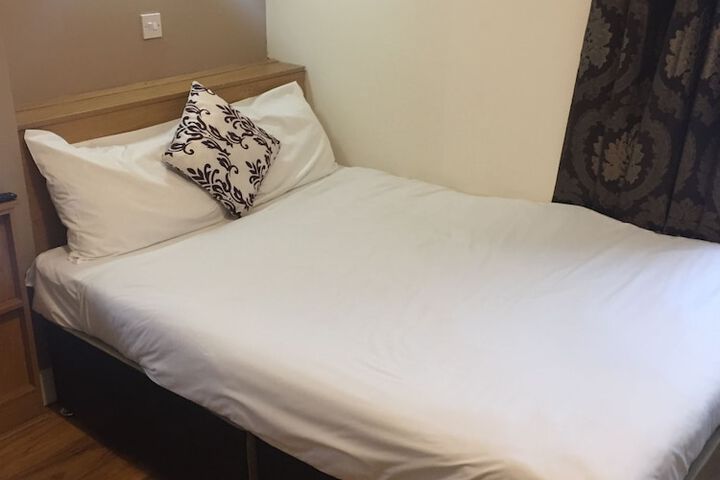 Room 9 of 40