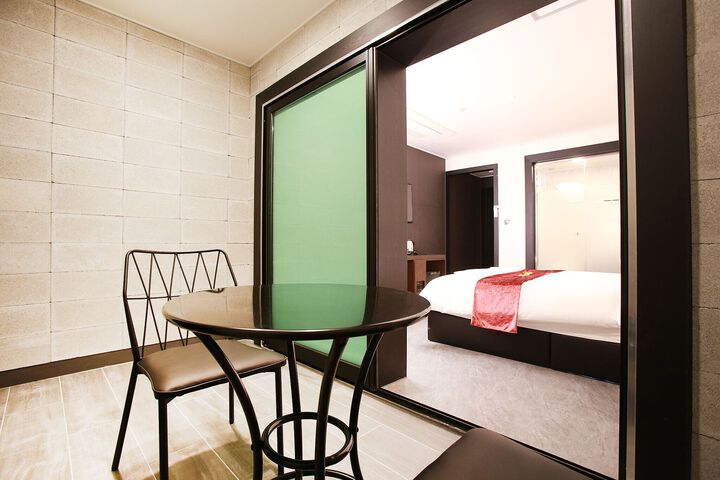 Room 70 of 83