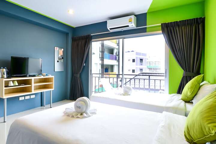 Room 20 of 33