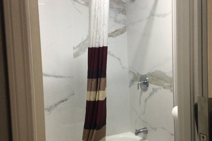 Standard Room, King or Two Doubles (6 of 6)