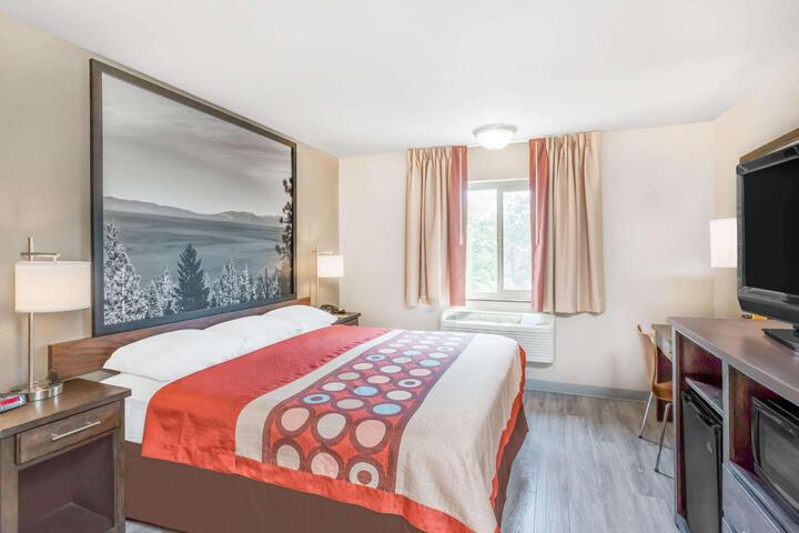 1 King Bed (5 of 5)