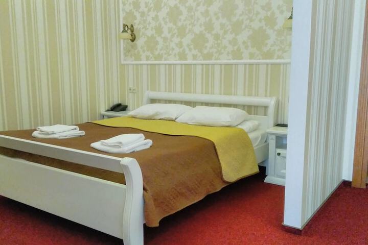 Room 8 of 35