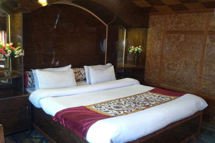 Room 14 of 36