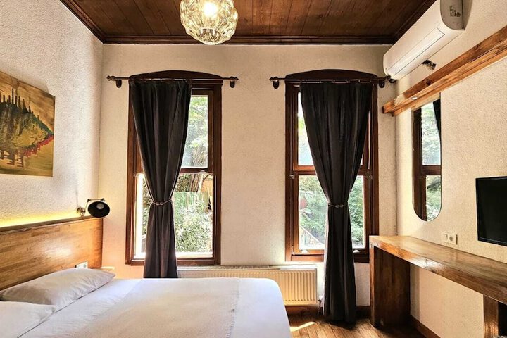 Room 13 of 21