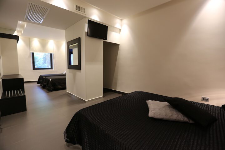 Room 9 of 30