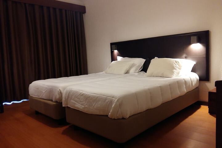 Room 10 of 33