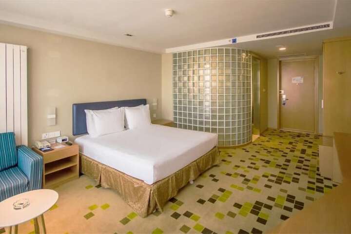 Room 17 of 42