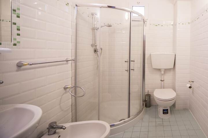 Room 14 of 27