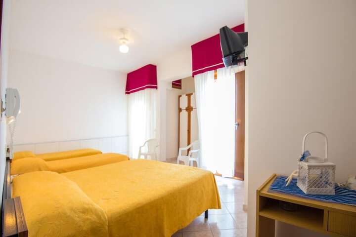 Room 5 of 16