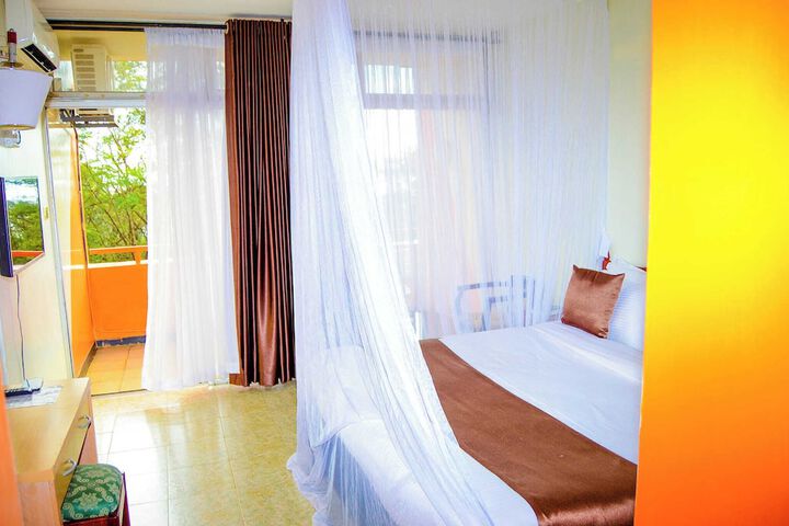 Room 16 of 114