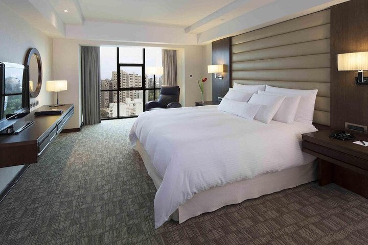 Room 32 of 140