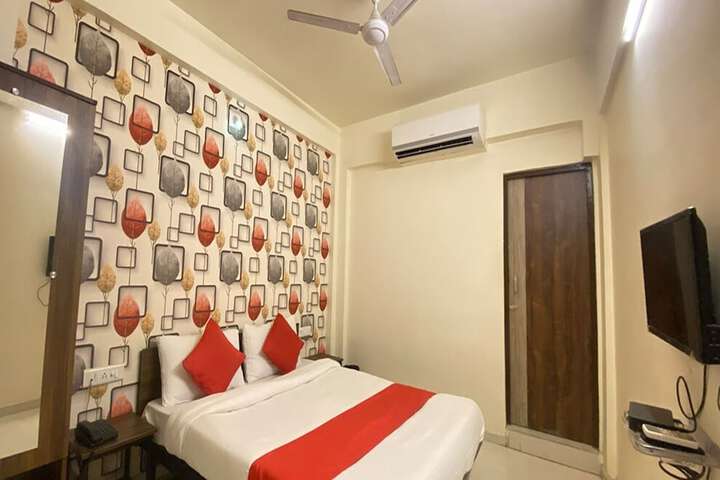 Room 10 of 30