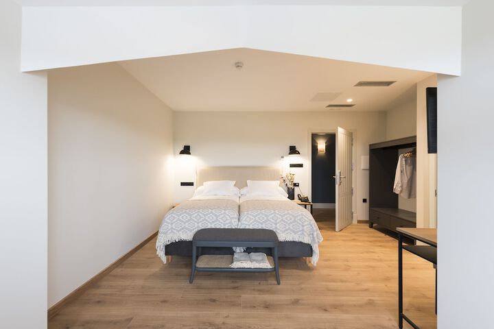 Room 8 of 28