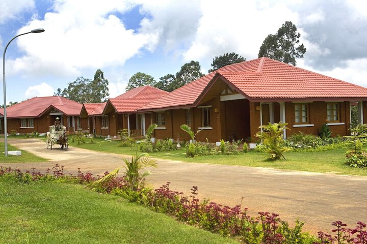 Hotel Exterior 12 of 12