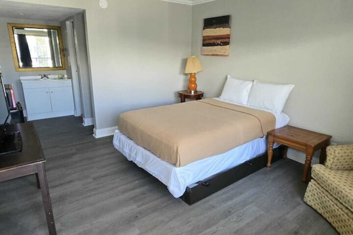 Room 14 of 66