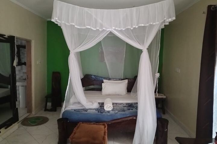 Room 6 of 53