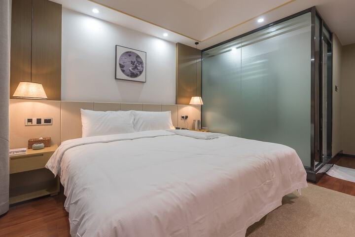 Room 9 of 35