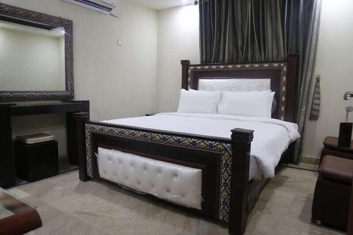 Room 10 of 23