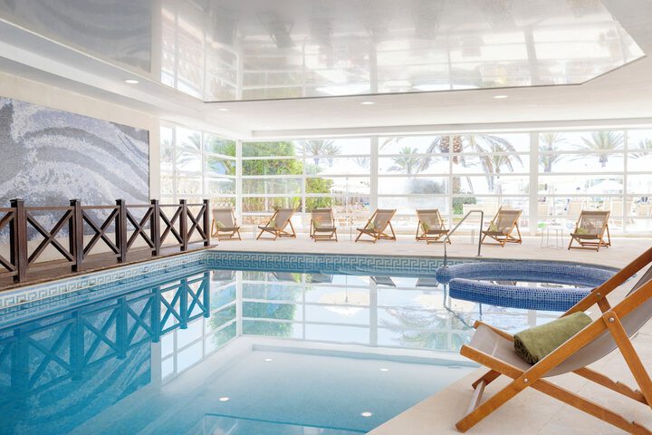 Hotel with Pool