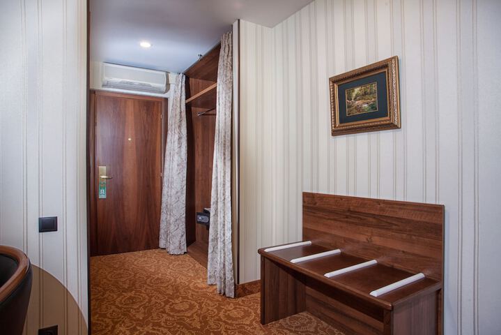 Room 85 of 177