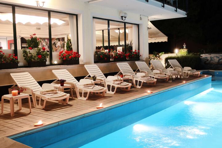 Sundeck 39 of 42