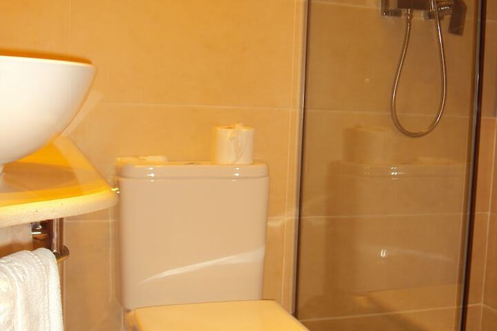 Room 9 of 20