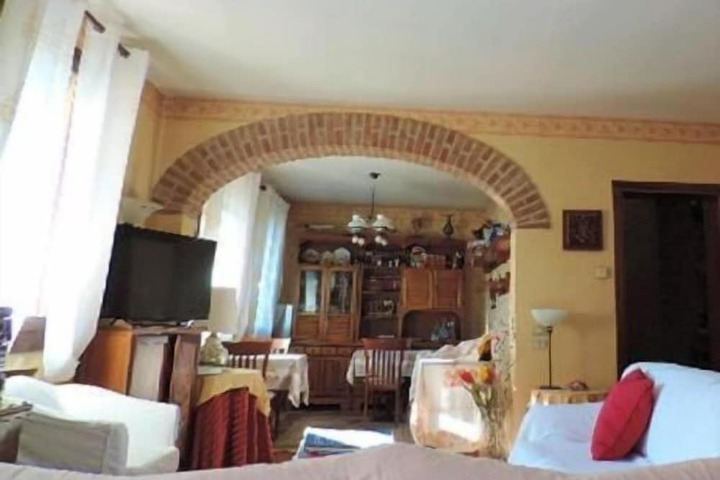 Room 5 of 33