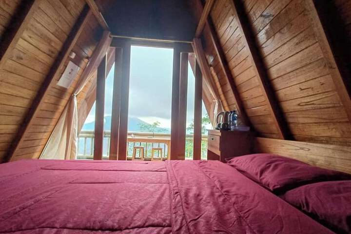 Room 10 of 32