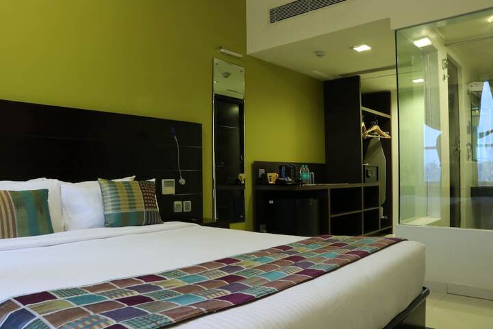 Room 6 of 32