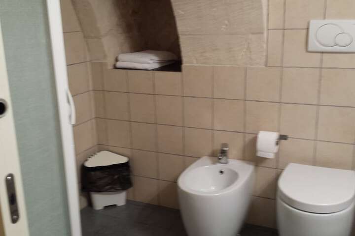 Room 52 of 66