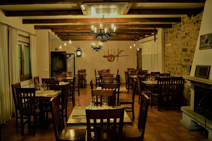 Dining 36 of 47