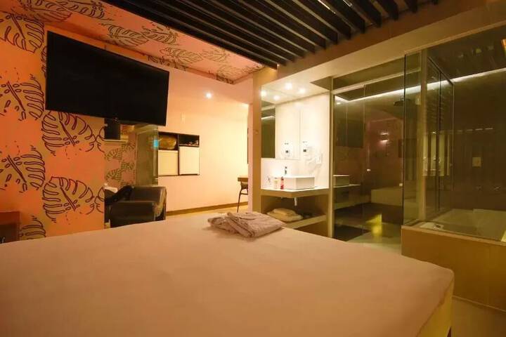 Room 16 of 37