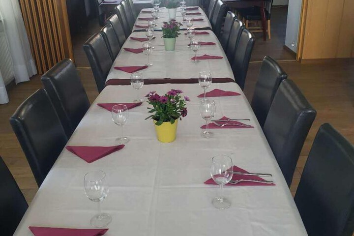Dining 42 of 52
