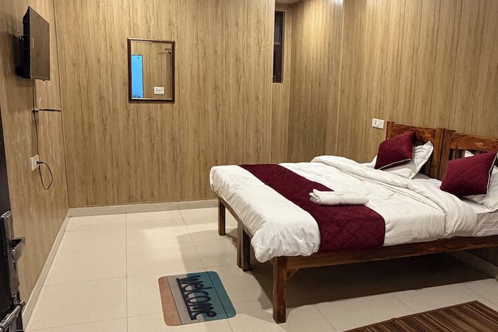 Room 4 of 23