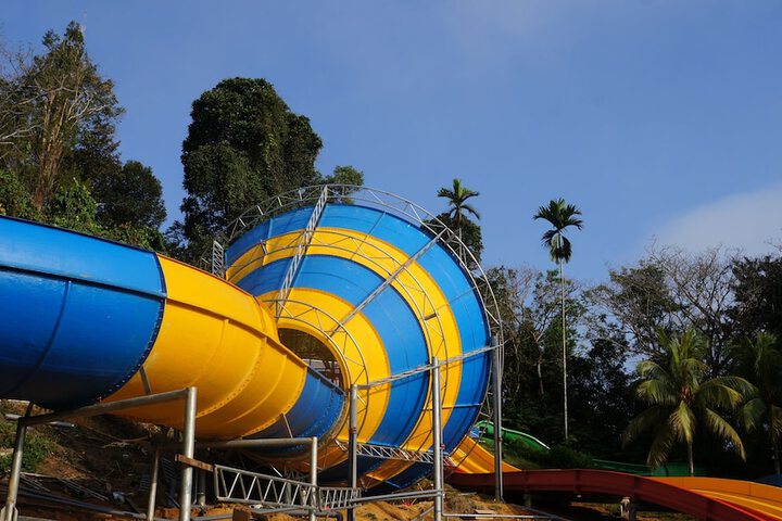 Hotel with Pool