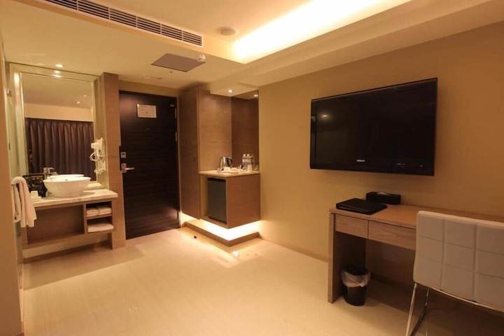 Room 35 of 62