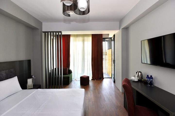 Room 6 of 34